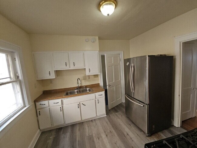 Building Photo - 1547 Hillcrest Rd