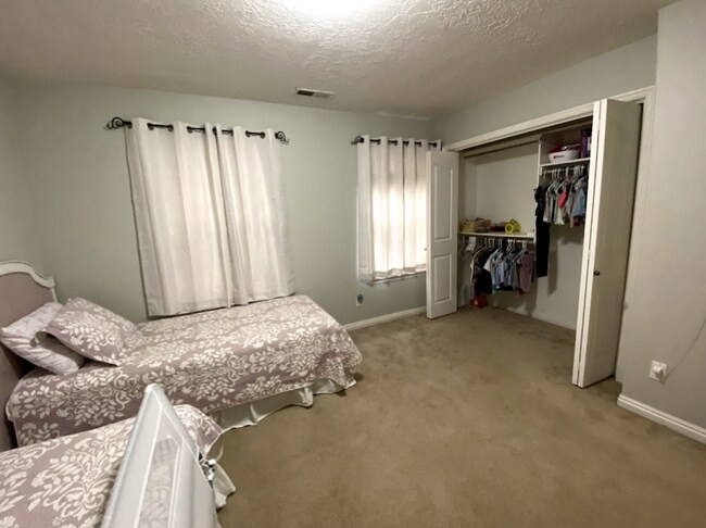 Building Photo - 879 Capital Ave