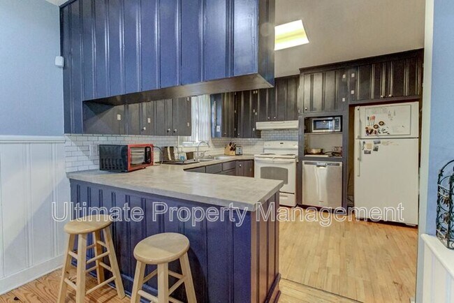 Building Photo - 4620 Greenway Ave