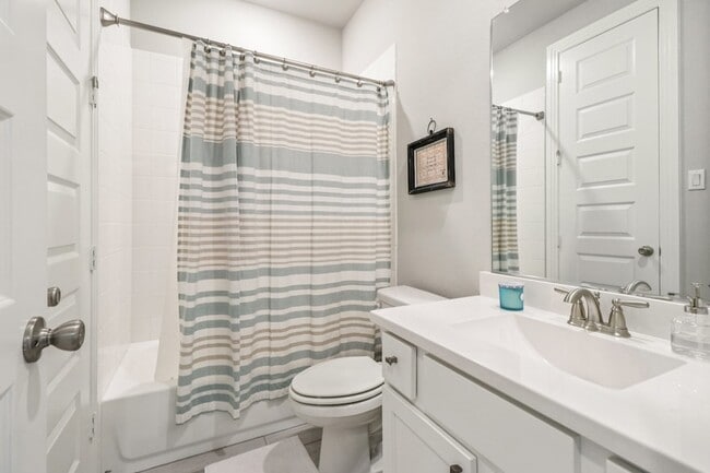 Building Photo - 847 Longbranch Way