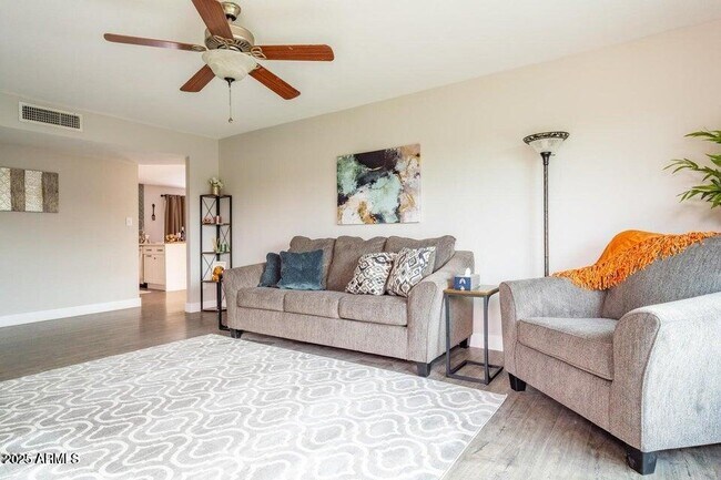 Building Photo - 2430 E Hermosa Dr