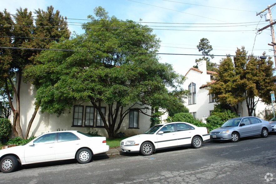 Primary Photo - 1700 Le Roy Ave