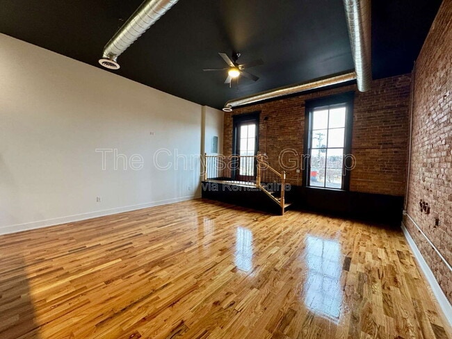 Building Photo - 209 W Main St