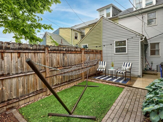 Building Photo - Quaint Home in Heart of Midtown