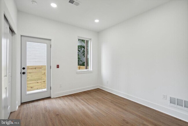 Building Photo - 528 W Berks St