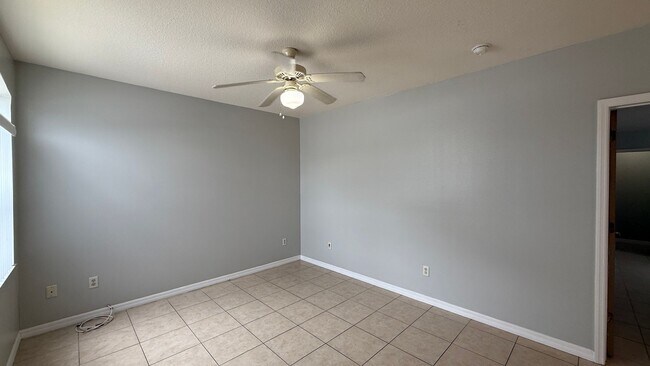 Building Photo - 627 Orchid Dr