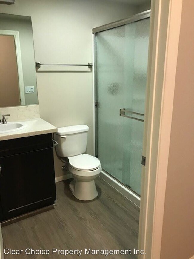 Building Photo - 3 br, 2 bath Apartment - 3548 Oak Street #203