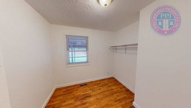 Building Photo - Enjoy Rural Living, Close To City & Freewa...