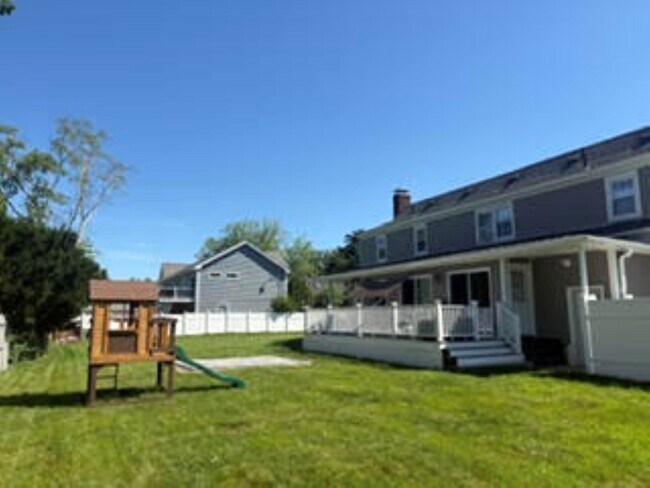 Building Photo - 40 Platts Ave