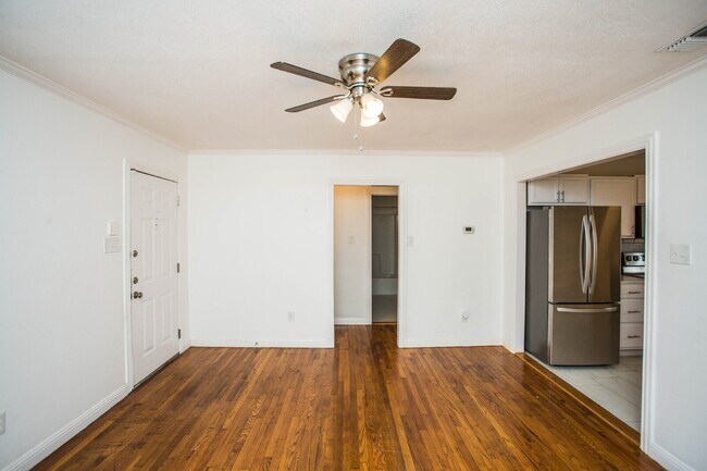 Building Photo - Move-In Ready! Stunning Home with Modern U...
