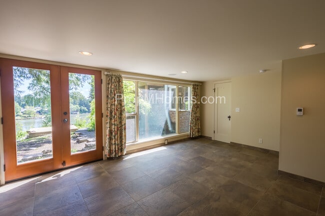 Building Photo - Riverfront Perfection with this Charming 3 Bedroom Lake Oswego Home!