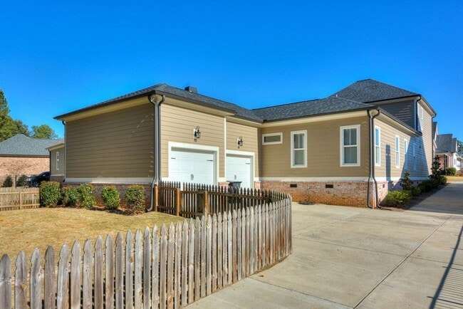 Building Photo - 3057 Leaning Oak Way