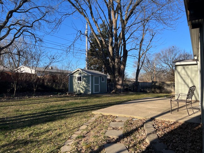 Building Photo - Nice 3 Bedroom House!