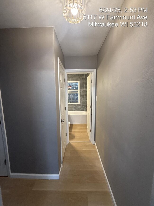 Building Photo - 5117 W Fairmount Ave