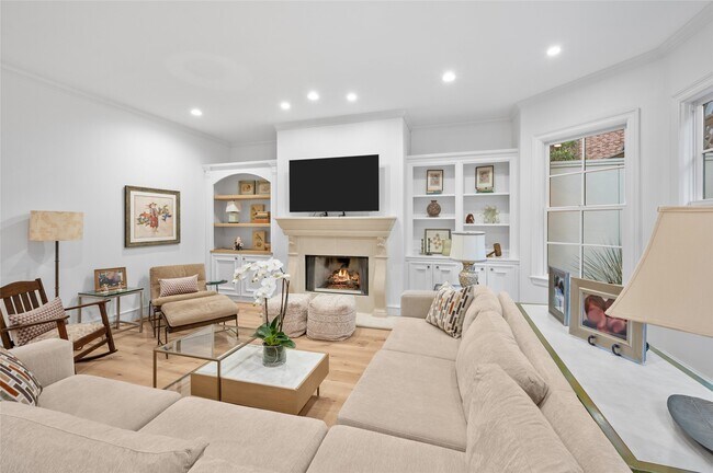 Building Photo - 1235 Wynden Oaks Garden Dr