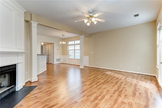 Building Photo - 4028 Oak Glenn Dr