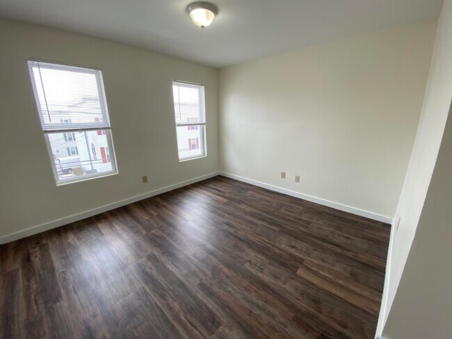 Building Photo - 143 Second St