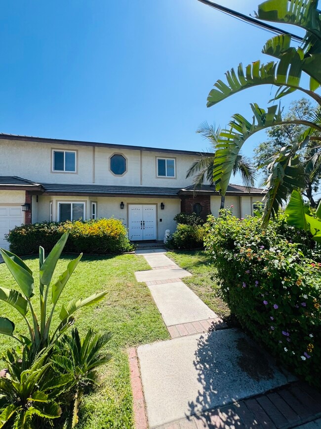 Building Photo - 1430 Lovell Ave