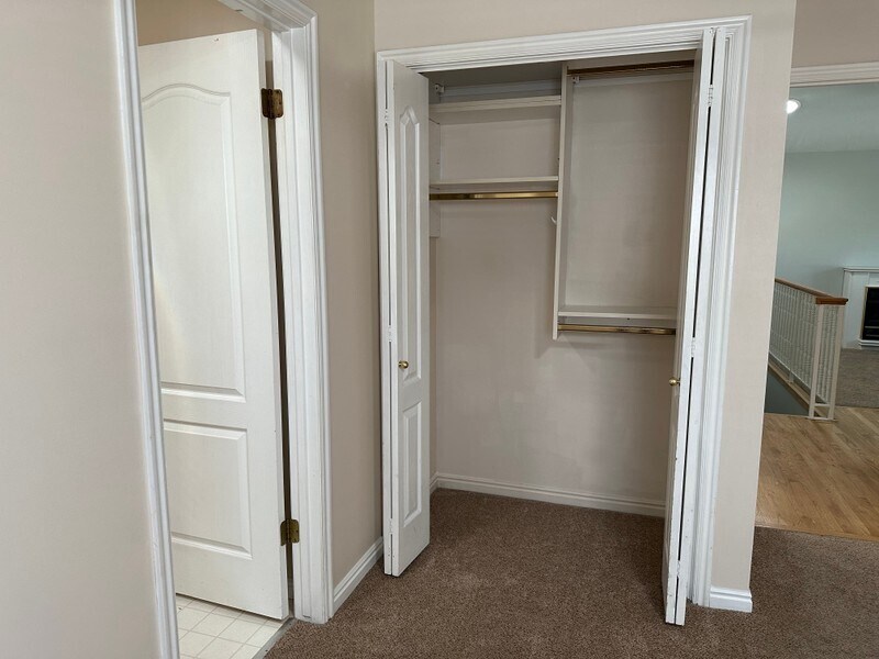 Building Photo - 679 E Villager Ln