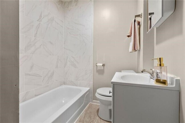 Building Photo - 6517 Dean St