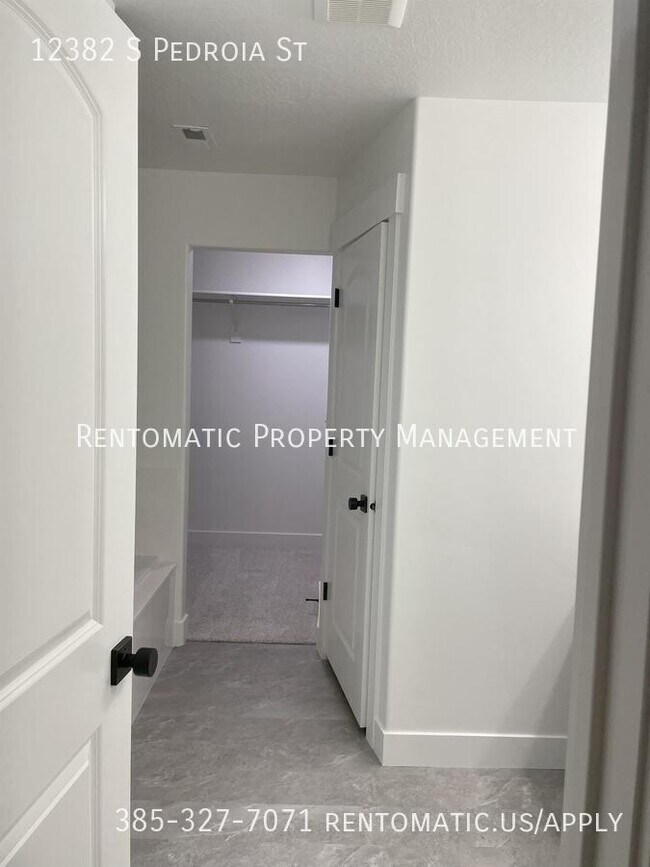 Building Photo - 12382 Pedroia St