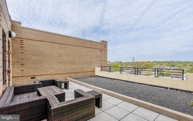 Building Photo - 525 N Fayette St