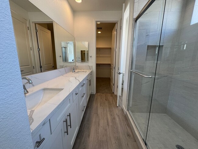 Building Photo - Laughlin Ranch 3 BR 2Ba Public Golf Community with Canyon & Mountain Views