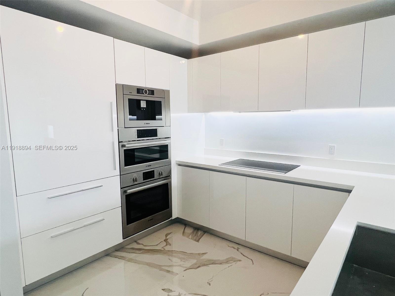 Building Photo - 300 Sunny Isles Blvd