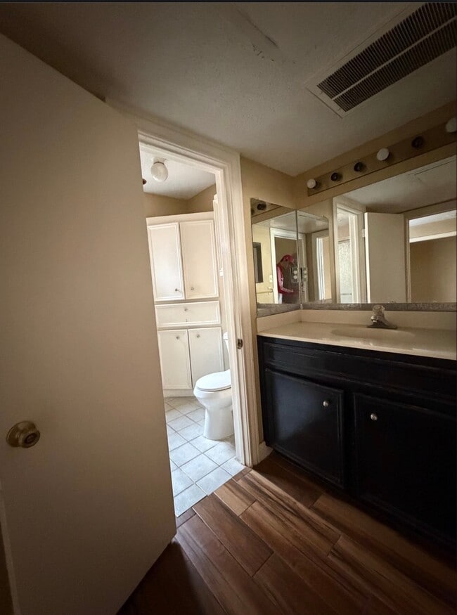 Building Photo - 1901 Brun St