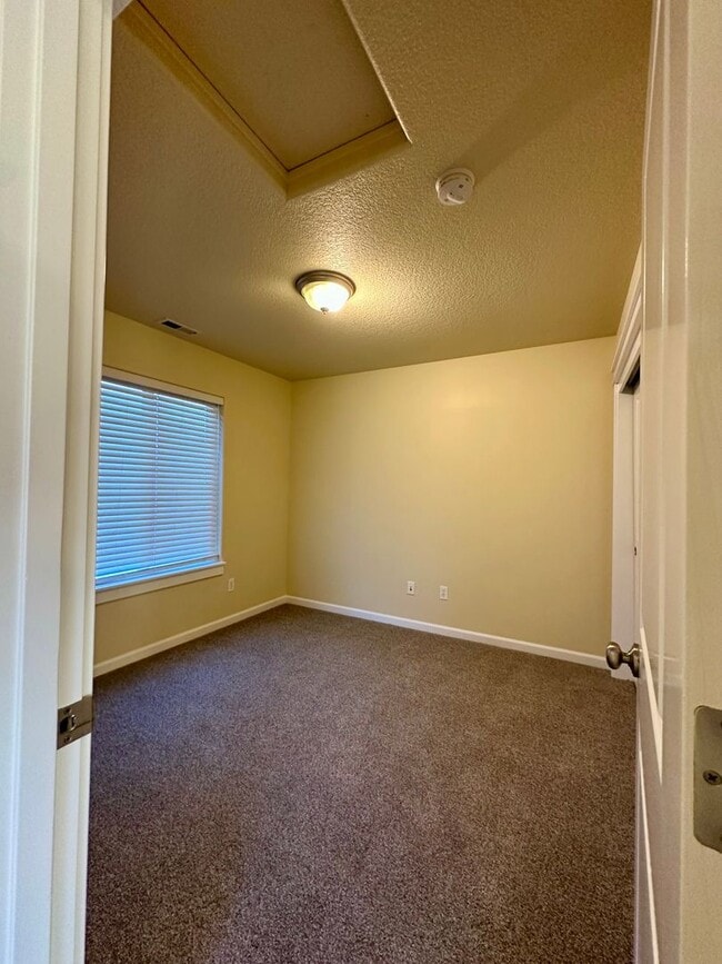 Building Photo - 63114 Dakota Dr