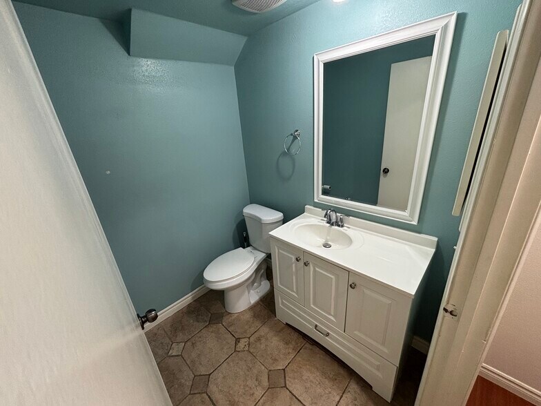 Bathroom 3 - 527 Spring Rd