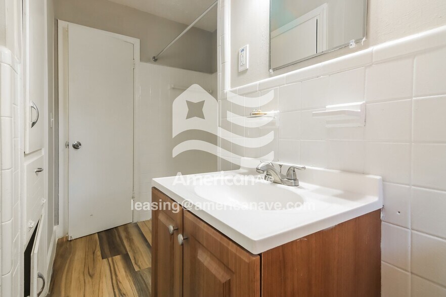 Building Photo - 4964 Gardiner Dr