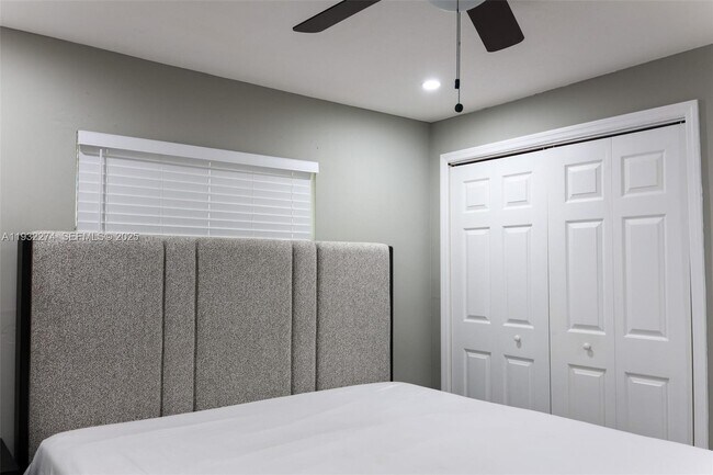 Building Photo - 5300 NW 15th Ct