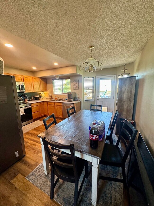 Building Photo - 3 bedroom home in Wagon Trails with commun...