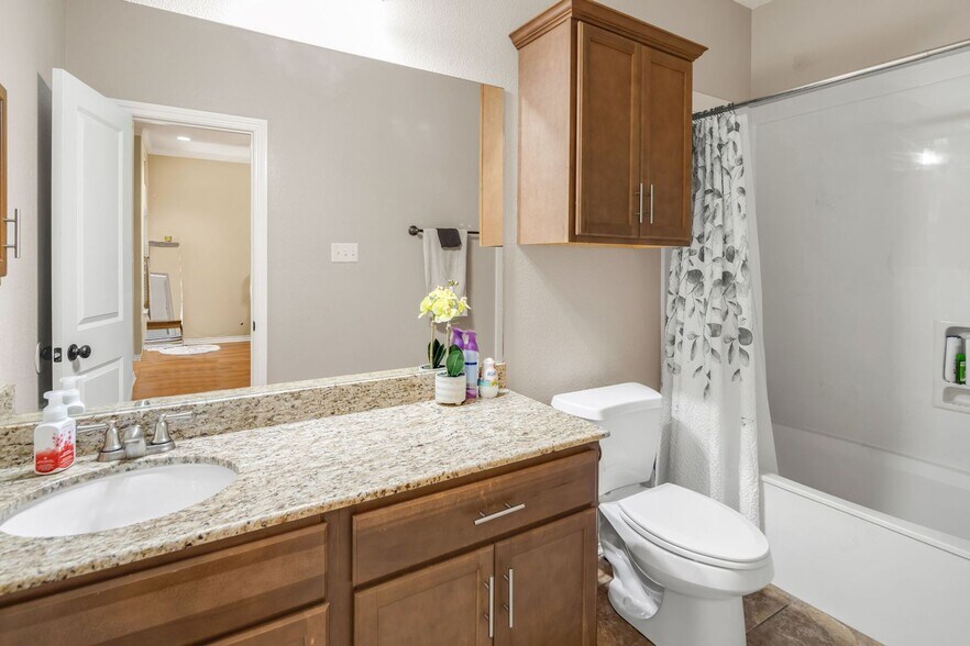 Building Photo - AUGUST PRE-LEASE Spacious 3 Bedroom 2.5 Bathroom Townhome with Covered Parking