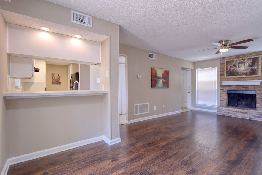 Building Photo - 711 Harbour Town Dr