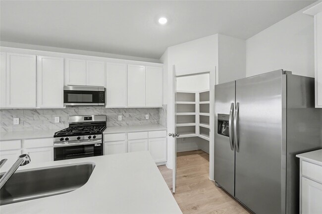 Building Photo - 4307 Camden Lakes St