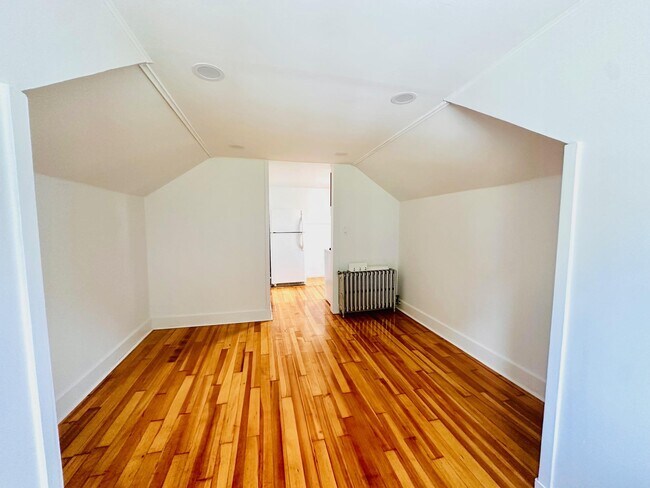 Building Photo - 25 Hillview Ave