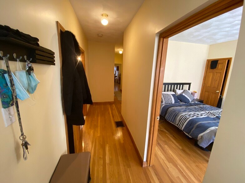 Building Photo - 37 Hancock St