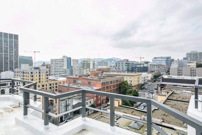 Building Photo - 719 Larkin St