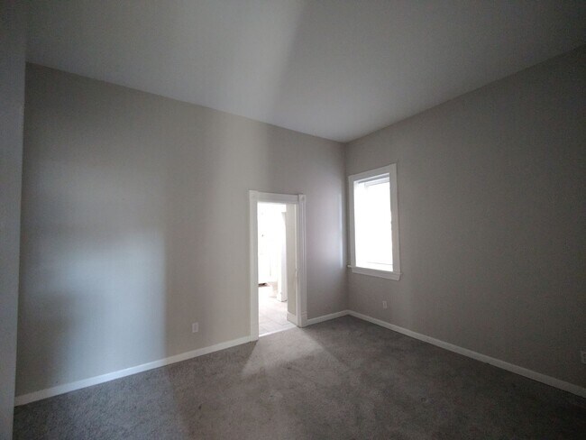 Building Photo - 2220 S 9th St