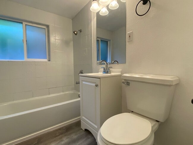 Building Photo - Renovated single family home in Seattle! B...