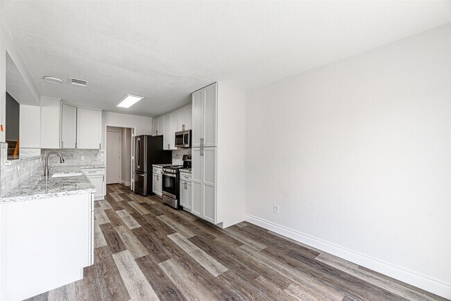 Building Photo - 2723 Piney Lake Ct