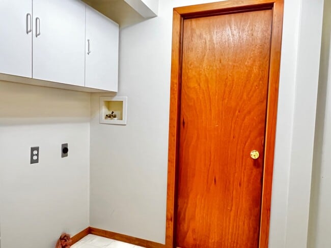 Primary Photo - 1047 Oak Dr