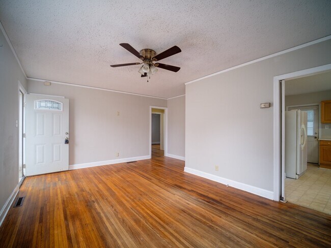 Building Photo - "Charming 3-Bedroom Home with Gleaming Hardwood Floors & 2 Full Baths in Prime Charlotte Location!"