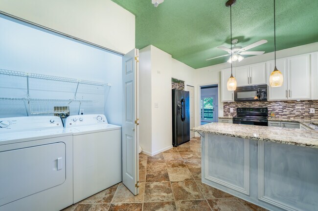 Building Photo - 305 Piney Mountain Dr