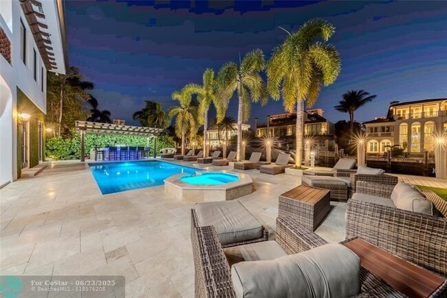 Building Photo - 2430 Castilla Isle