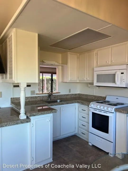 Building Photo - Peaceful Desert Retreat in Gated 55+ Community | Corner Lot with Double Entry Driveway