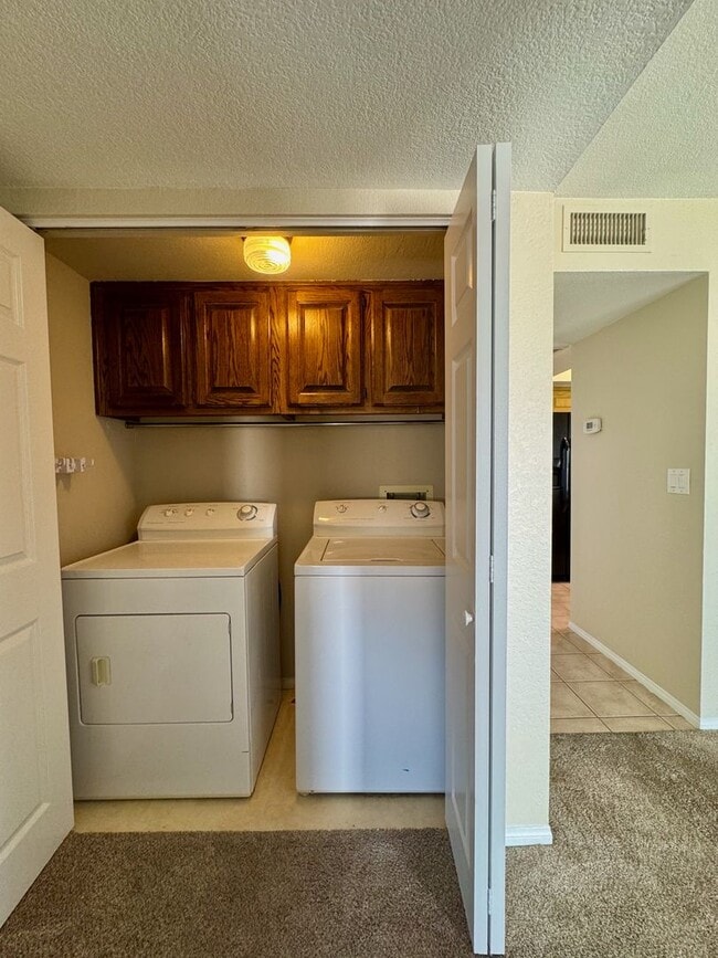 Building Photo - 3-Bedroom Condo with Spectacular Views in Riverview Bluffs