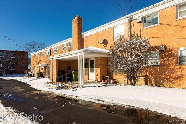 Building Photo - 2817 W 13 Mile Rd